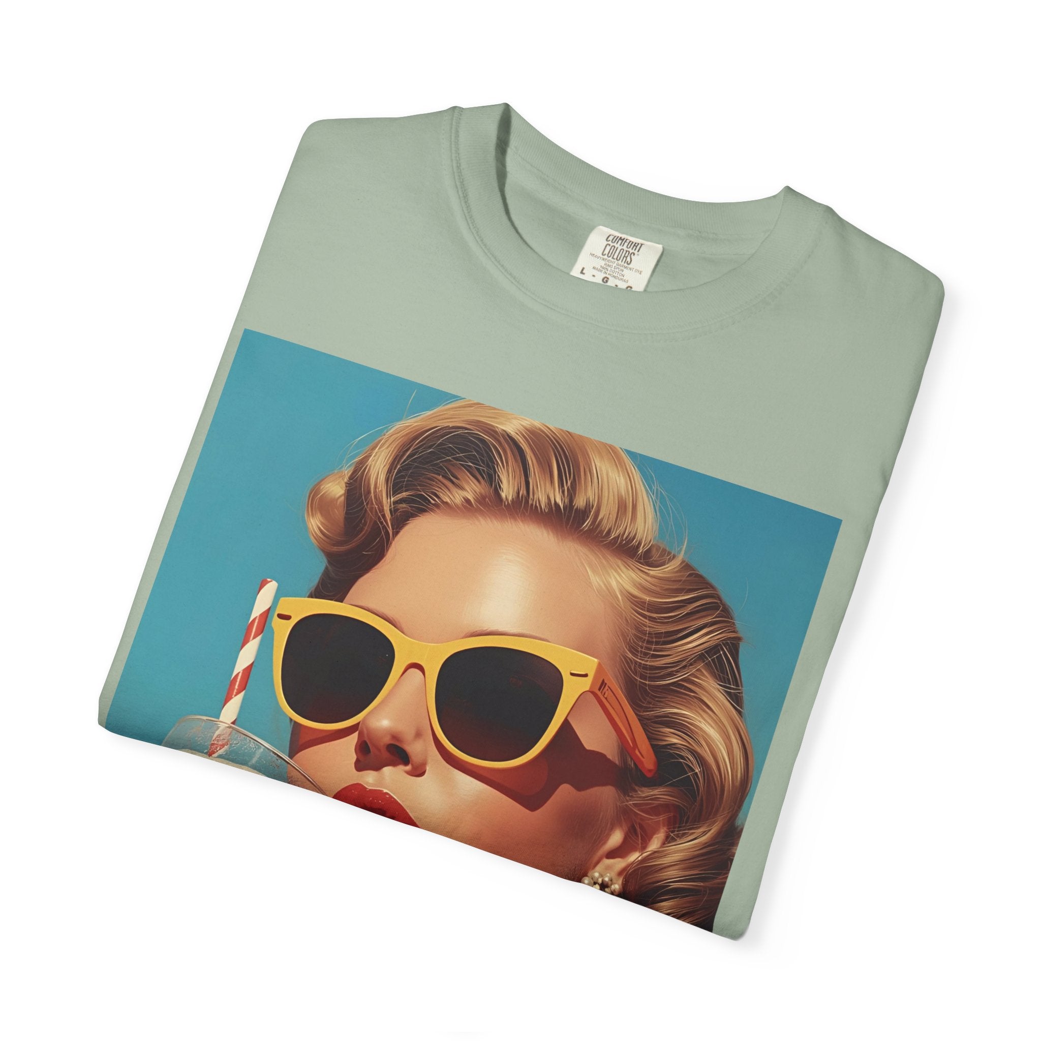 Retro Pop Art Summer Vibes T-Shirt - Vintage Style Tee, Casual Wear, Gift for Her, Fashion Tee, Beach Day Outfit
