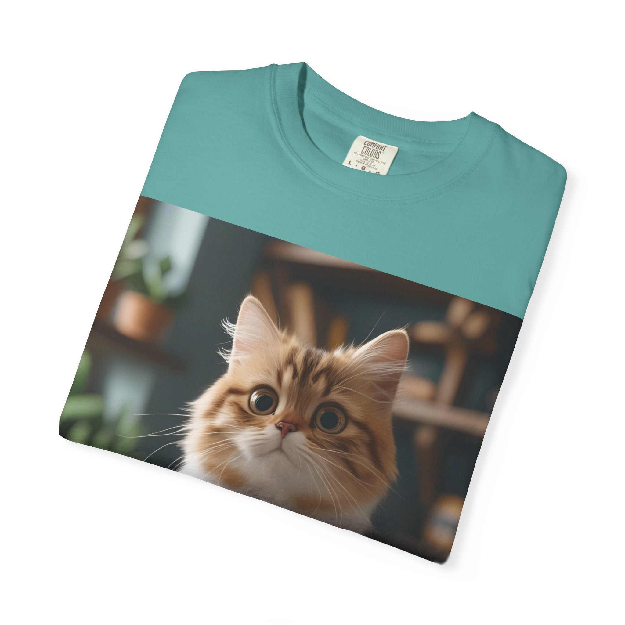 Adorable Cat Graphic T-shirt for Animal Lovers, Cute Pet Tee, Gift for Cat Owners, Casual Wear, Unisex Apparel