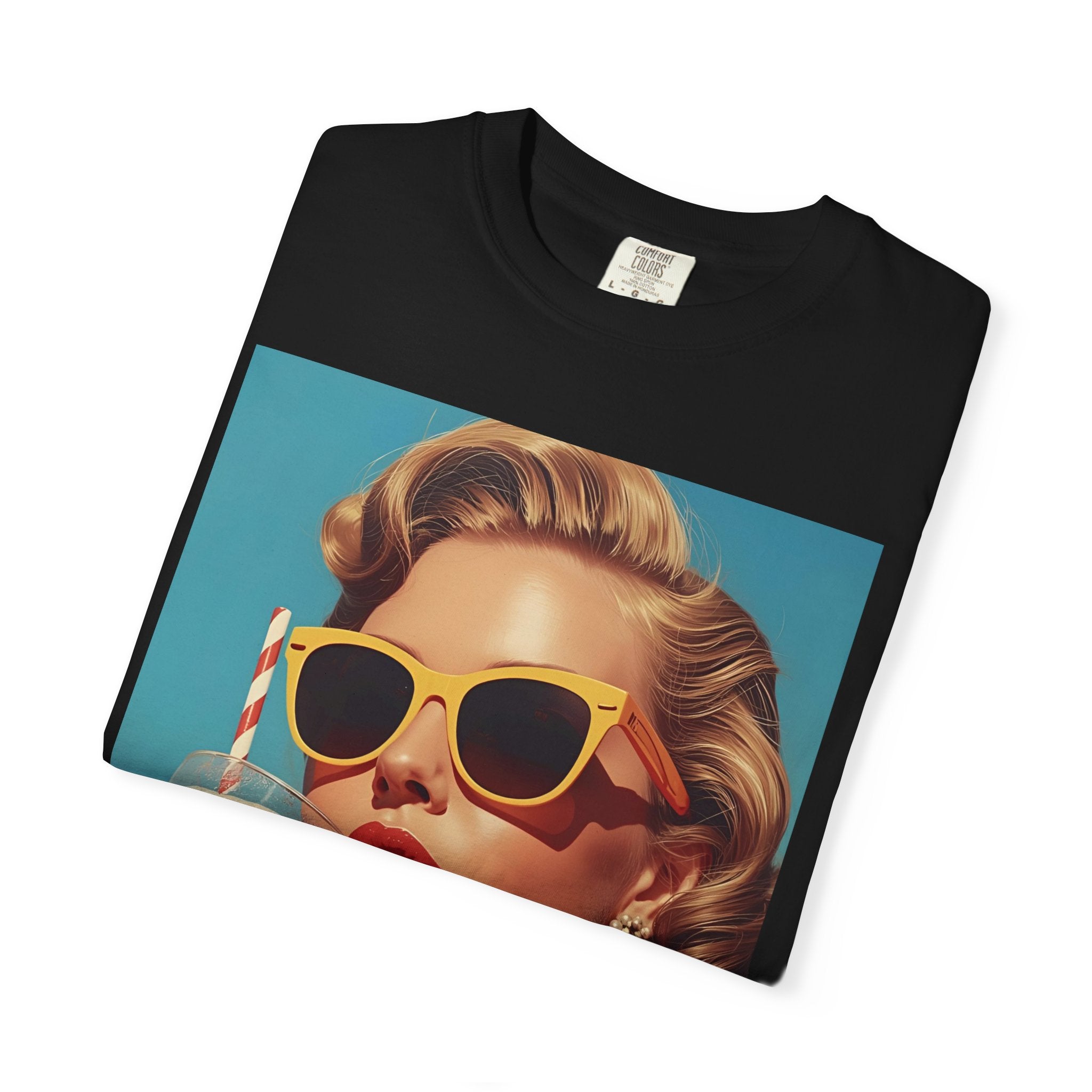 Retro Pop Art Summer Vibes T-Shirt - Vintage Style Tee, Casual Wear, Gift for Her, Fashion Tee, Beach Day Outfit