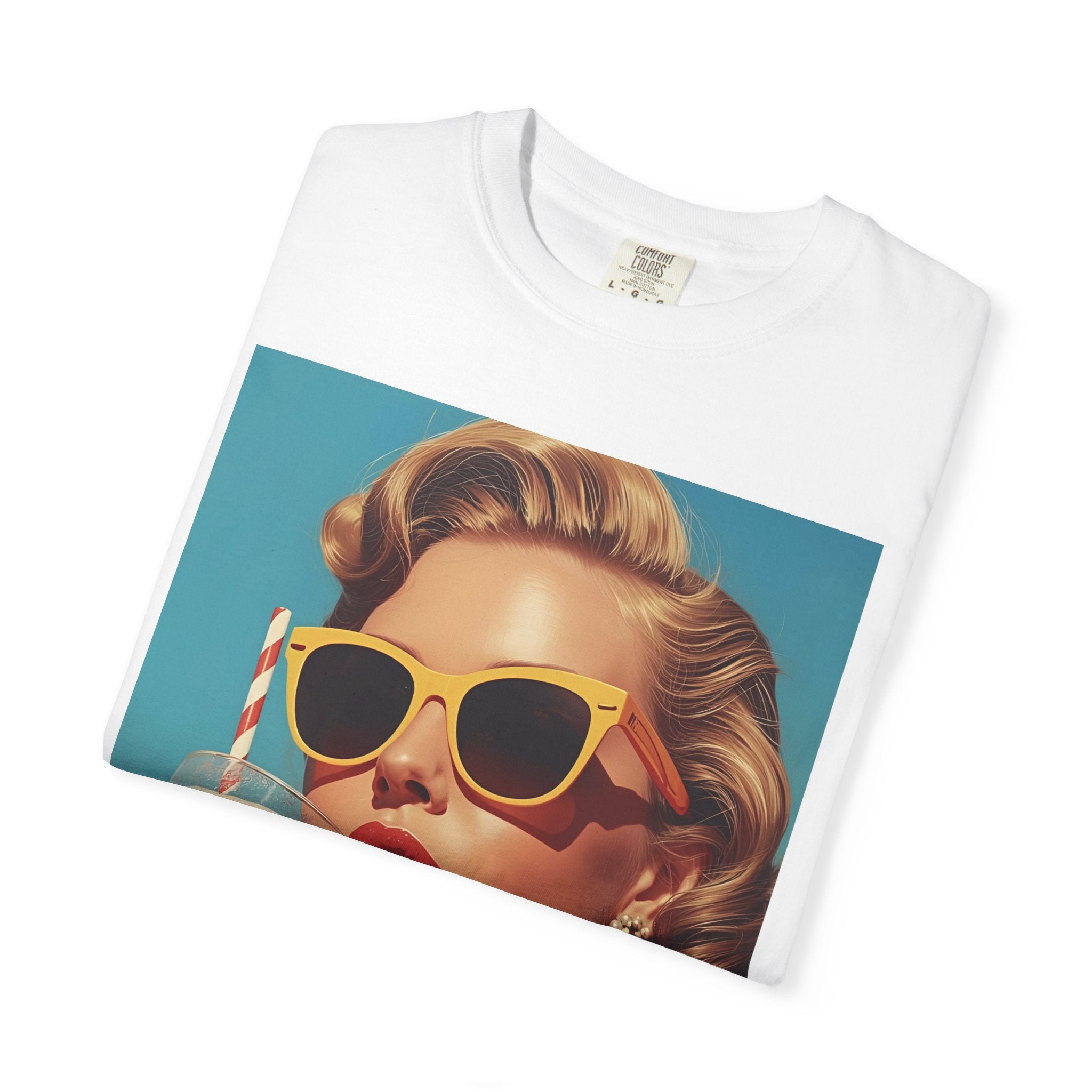 Retro Pop Art Summer Vibes T-Shirt - Vintage Style Tee, Casual Wear, Gift for Her, Fashion Tee, Beach Day Outfit