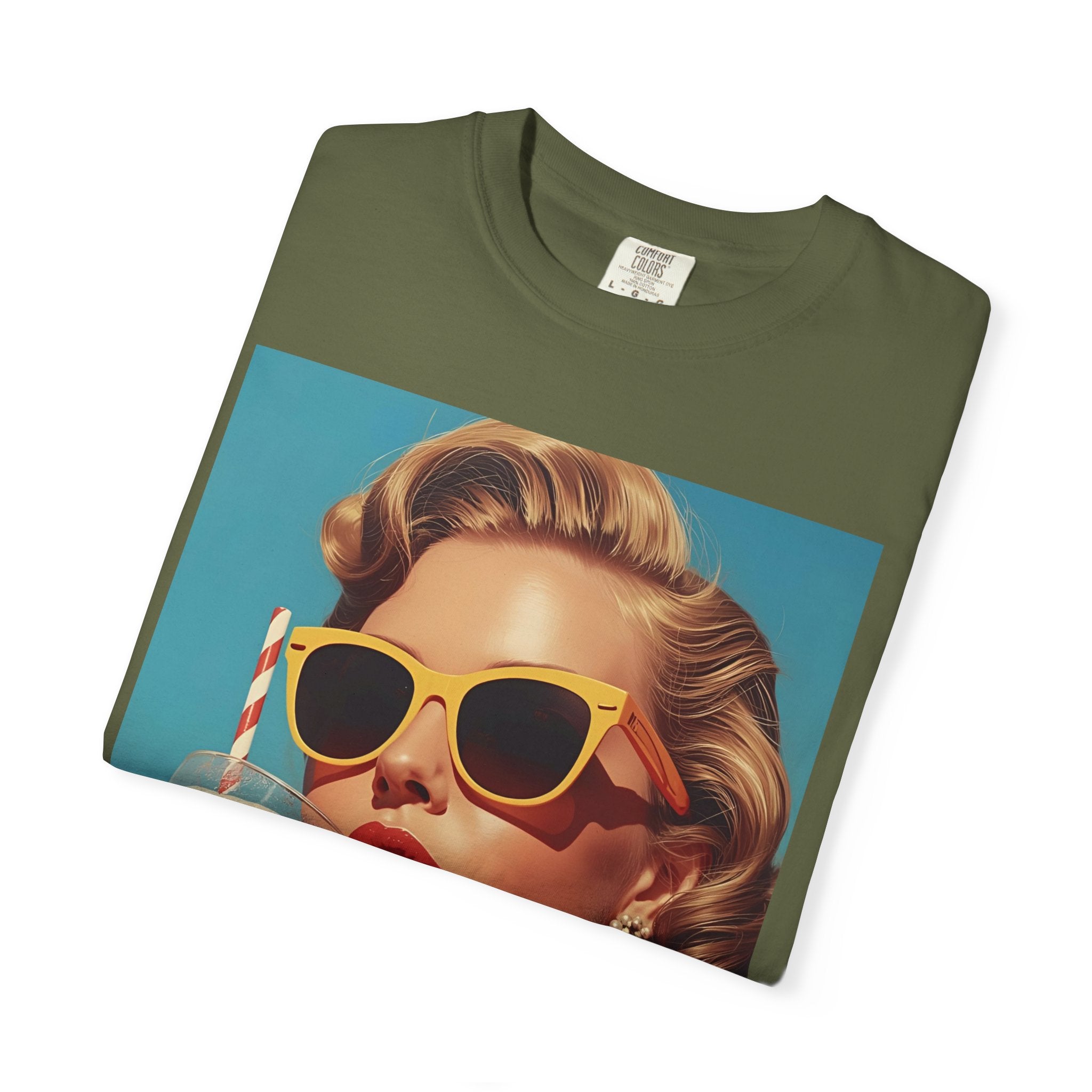 Retro Pop Art Summer Vibes T-Shirt - Vintage Style Tee, Casual Wear, Gift for Her, Fashion Tee, Beach Day Outfit