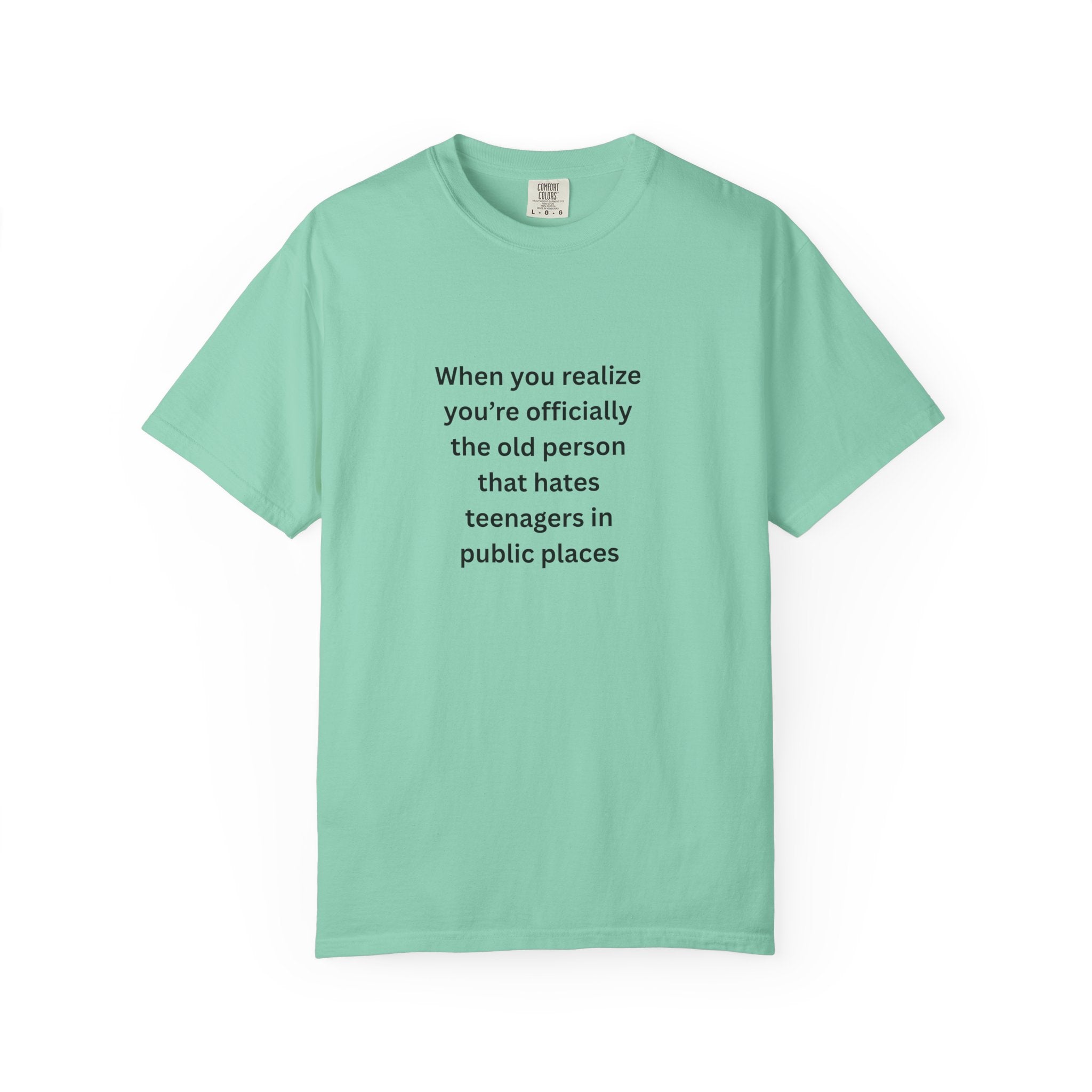When You Realize You're Officially The Old Person Humorous Vintage-Style T-Shirt, Ideal for Adults, Funny Gift for Parents, Casual Wear, Birthday Presents, Relaxed Fit