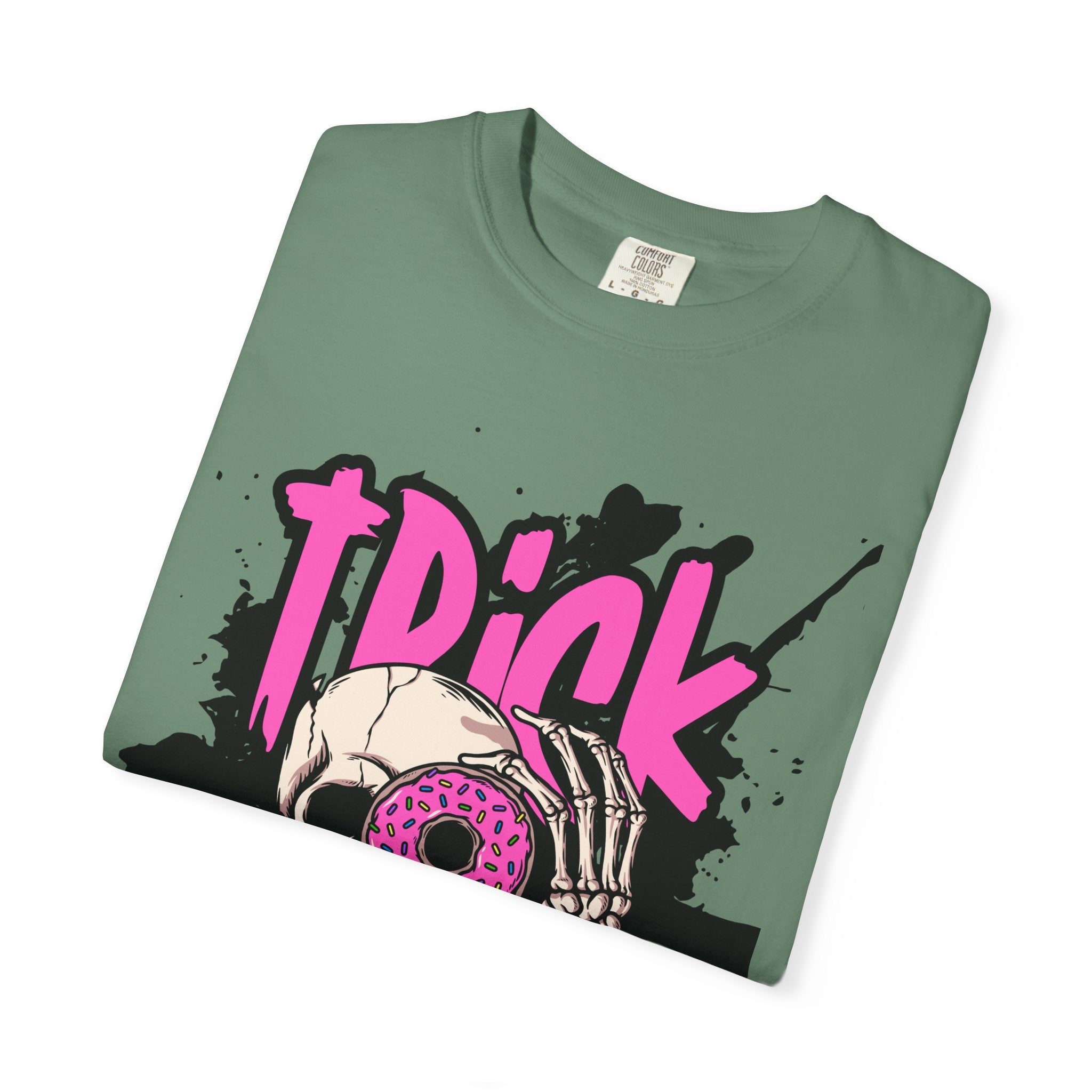 Halloween Skull T-Shirt, Trick or Treat Shirt, Unisex Graphic Tee, Spooky Vibes, Fall Fashion, Festival Wear, Casual Outfit