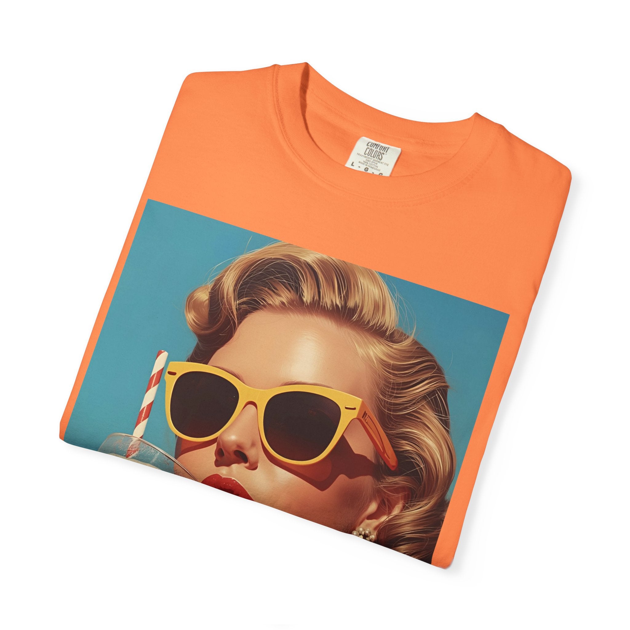 Retro Pop Art Summer Vibes T-Shirt - Vintage Style Tee, Casual Wear, Gift for Her, Fashion Tee, Beach Day Outfit
