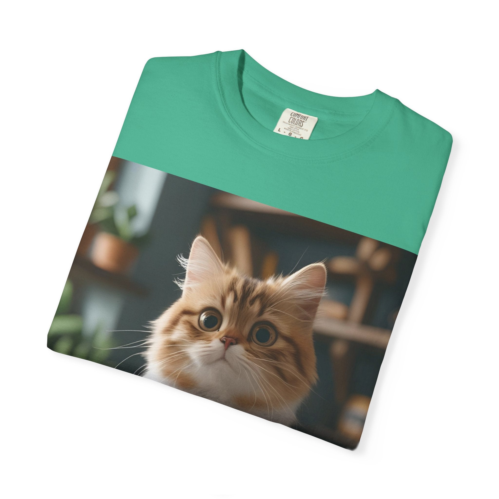 Adorable Cat Graphic T-shirt for Animal Lovers, Cute Pet Tee, Gift for Cat Owners, Casual Wear, Unisex Apparel